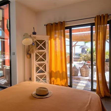 Contemporary With Views Of Cap D'antibes Feriehus *