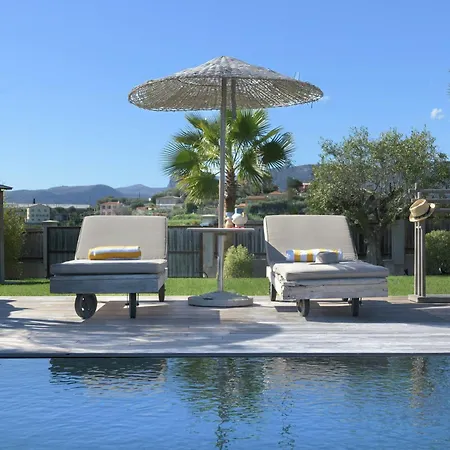 Nyaraló Contemporary With Views Of Cap D'antibes *