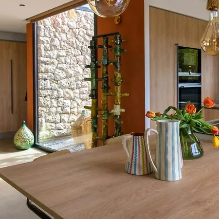 Contemporary With Views Of Cap D'antibes Nyaraló