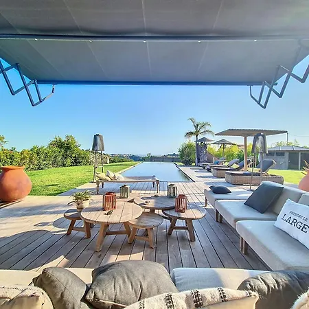 Сasa de vacaciones Contemporary With Views Of Cap D'antibes Niza