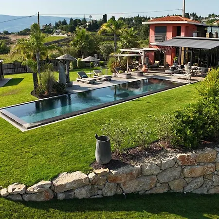 Сasa de vacaciones Contemporary With Views Of Cap D'antibes