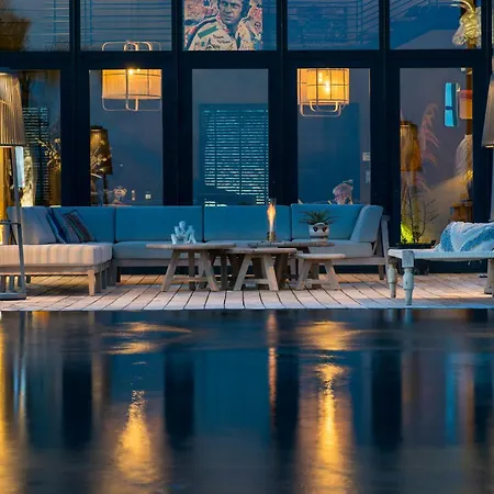 بيت للعطل Contemporary With Views Of Cap D'antibes