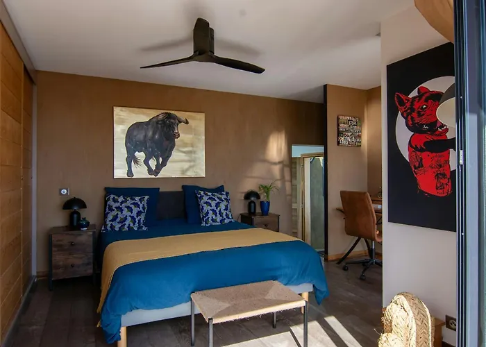 Contemporary With Views Of Cap D'antibes Prázdninový dům