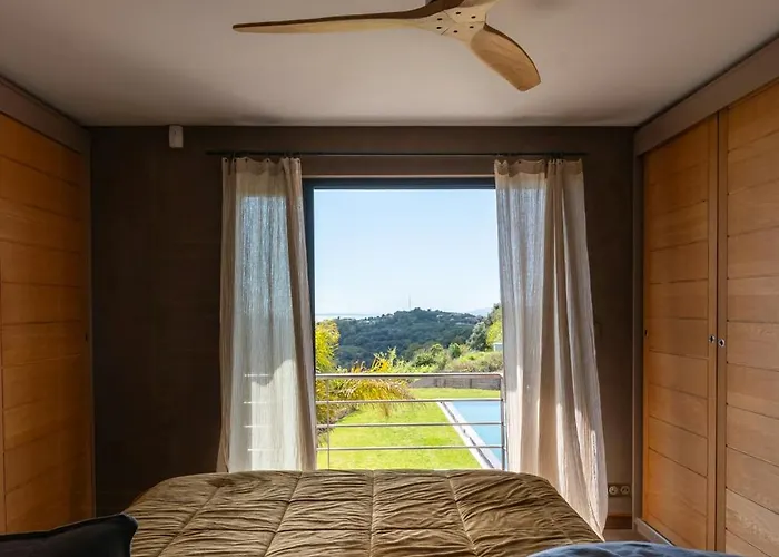 Prázdninový dům Contemporary With Views Of Cap D'antibes