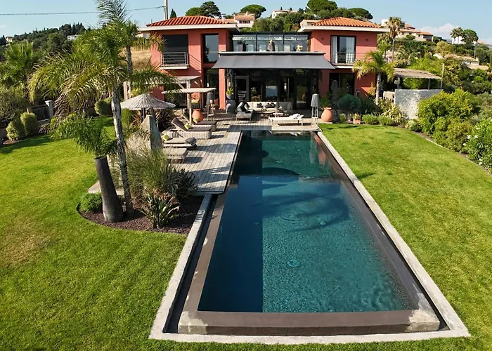 Contemporary With Views Of Cap D'antibes Prázdninový dům