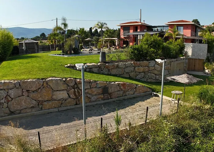 Contemporary With Views Of Cap D'antibes Prázdninový dům