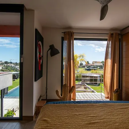 Hébergement de vacances Contemporary With Views Of Cap D'antibes